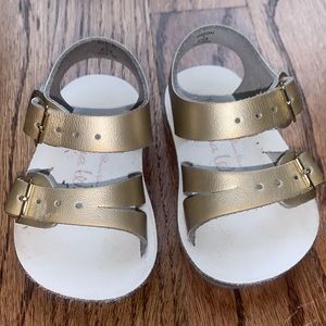 Sea Wees Size 1 Gold Sandals